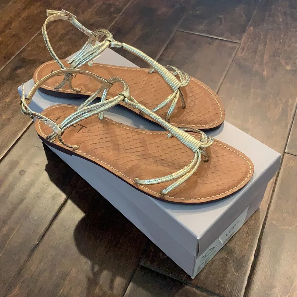 NIB LOFT Gold Snakeskin Print T-Strap Sandals Size 7